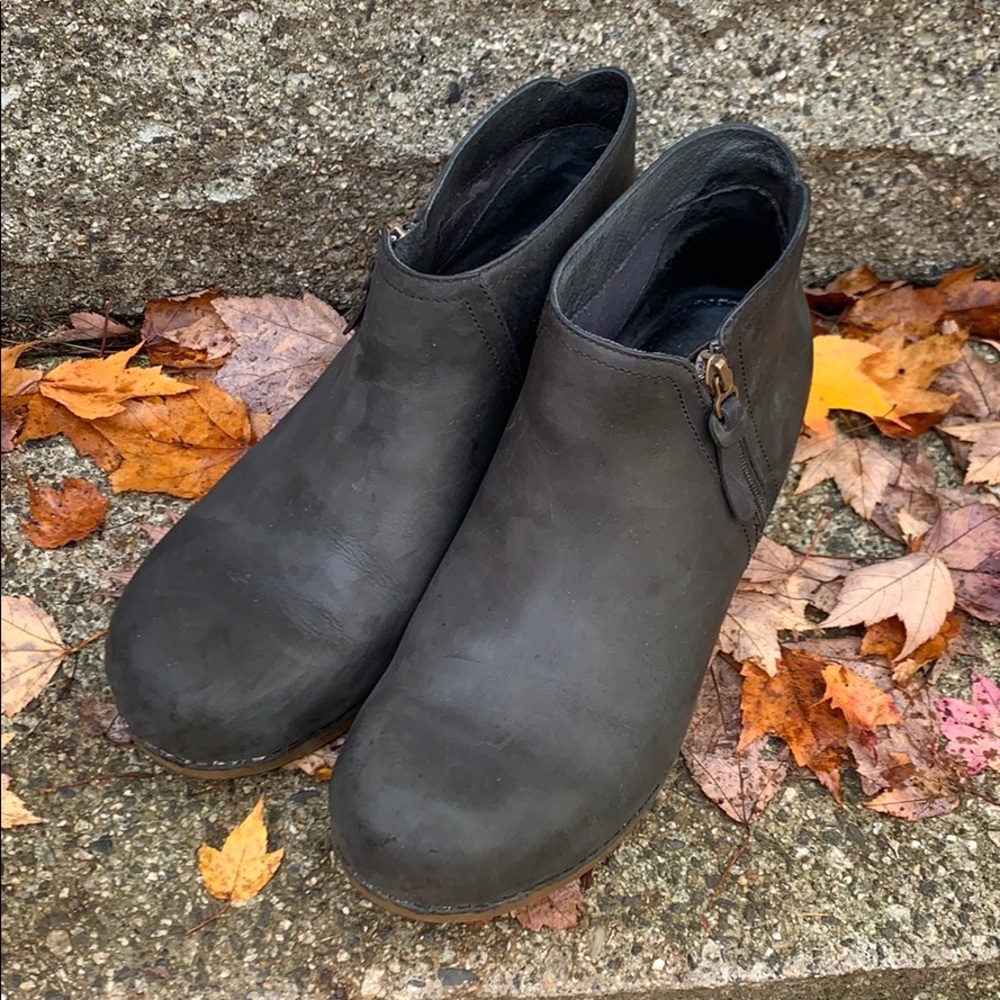 Black Dansko Max Veg bootie sz 40